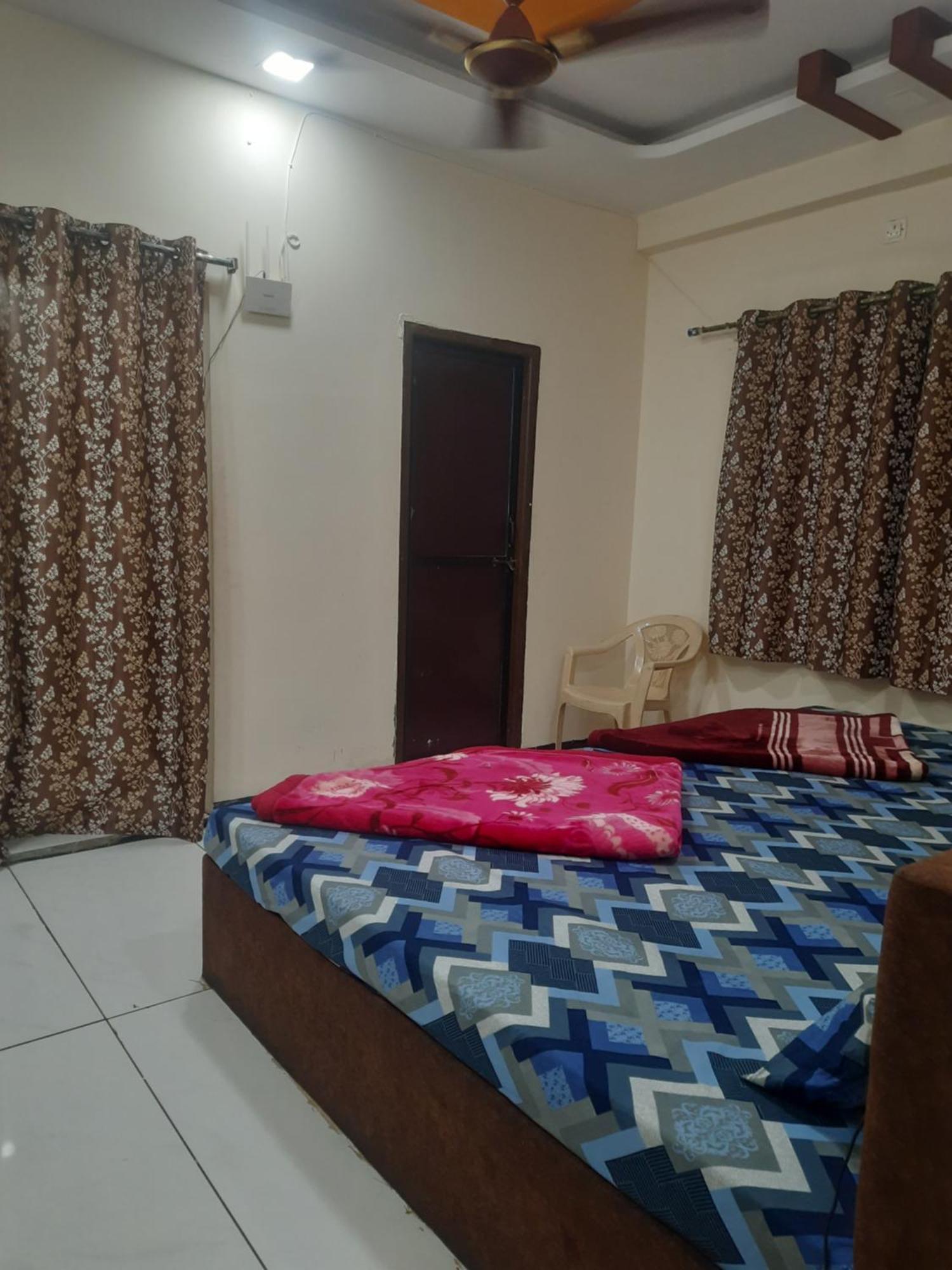 Hanumant Kripa Geust House Only For Family Ujjain Buitenkant foto